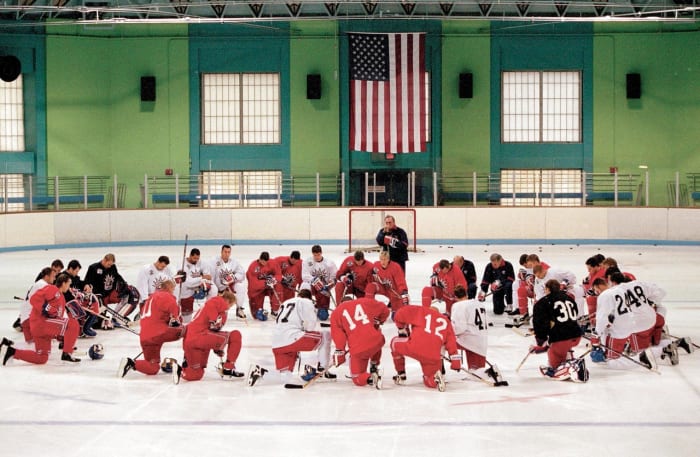 New-York-Rangers-practice-prayer-001238756.jpg